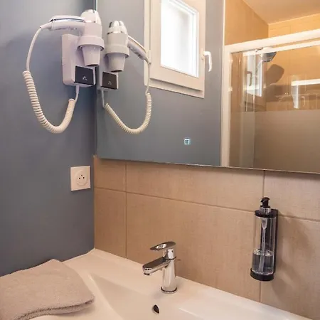 Hotel Logis Le Saint Pierre 3*