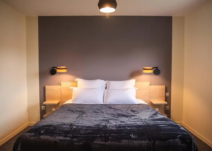 酒店 Logis Le Saint Pierre 蒙科坦特