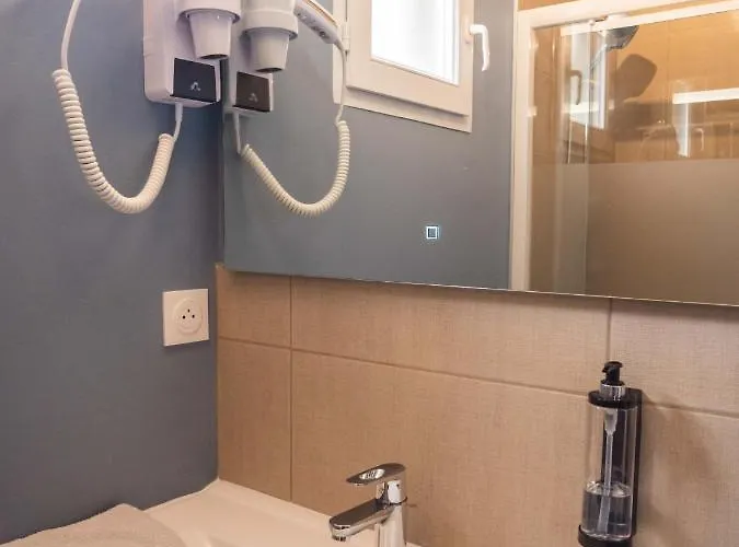 酒店 Logis Le Saint Pierre 3*